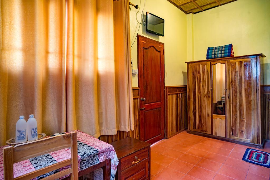 Zuela Guesthouse 루앙남타 외부 사진